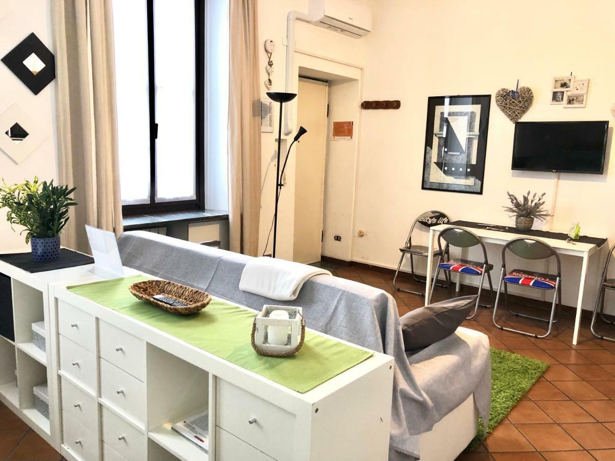 Large Studio Isola Apartment Milan Luaran gambar