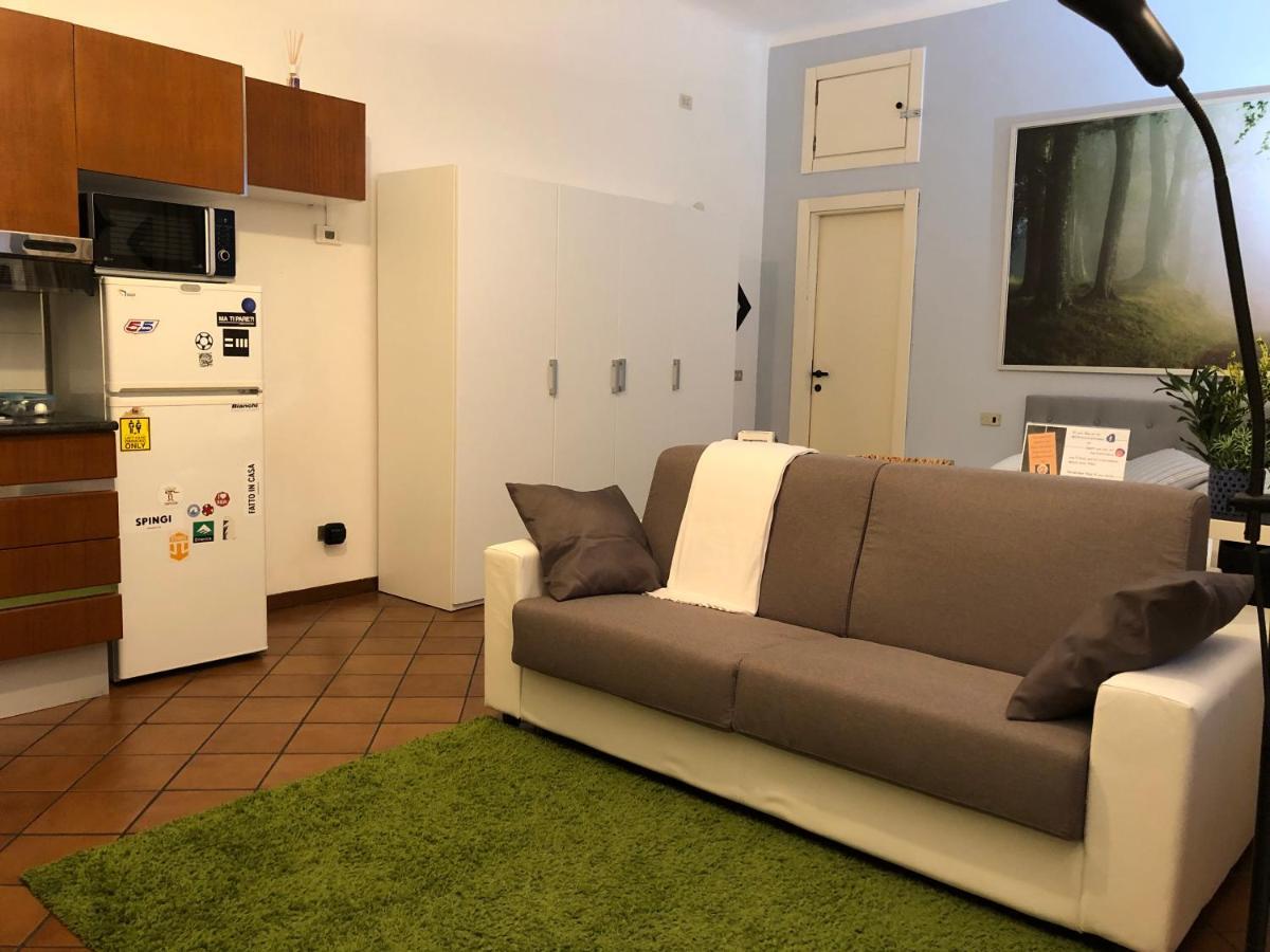 Large Studio Isola Apartment Milan Luaran gambar